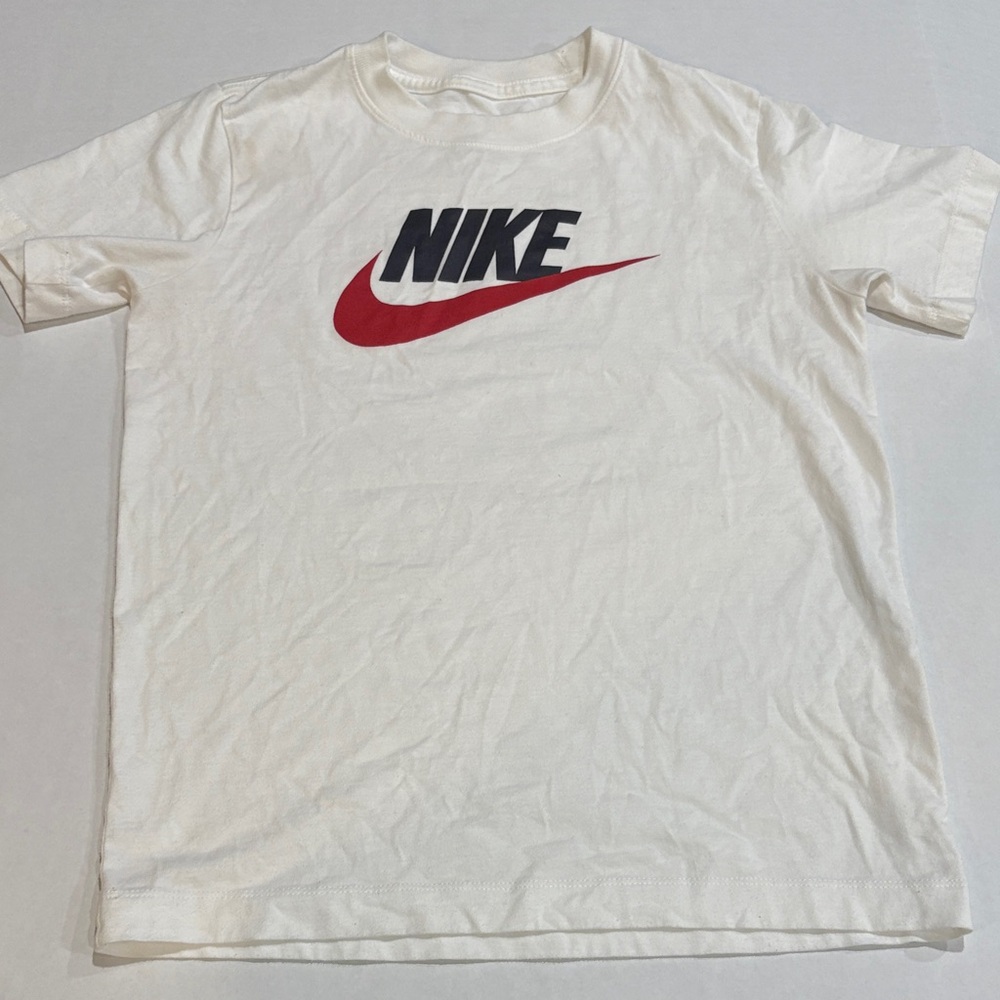 Nike Kids Medium (8-10) Cream Tee with Red in Very Good Condition